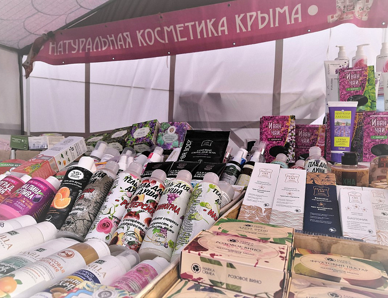 В Курске, перед "МегаГРИНН" 17 ноября 2025 годя стартовала межрегиональная ярмарка.